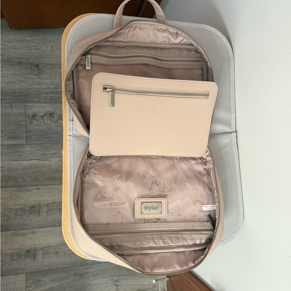 Large Travel Cosmetic Case - Picture 4 of 6